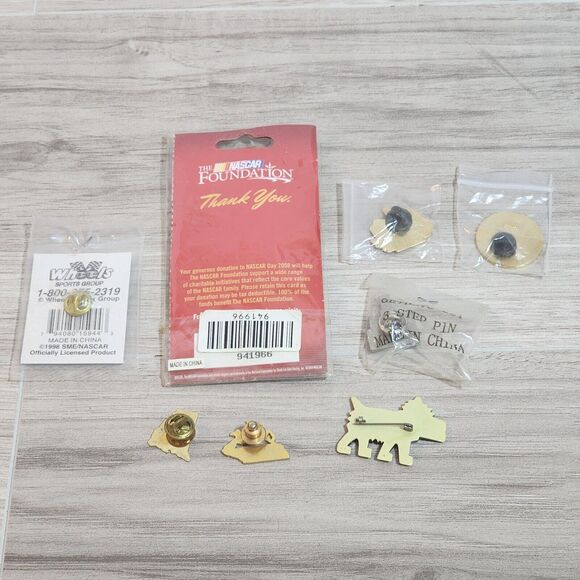 Lot of 8 Pins 5 new 3 used - Picture 9 of 9
